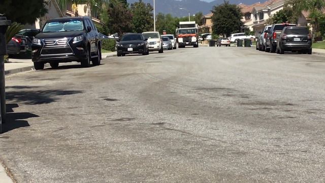 Burrtec 1287 at MAGNOLIA WAY And WILSHIRE DR Fontana CA смотреть онлайн