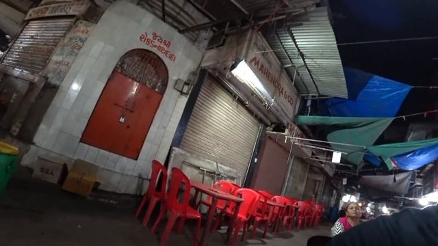 Foreigners NOT Welcome: Indian Street Food Ahmedabad смотреть онлайн