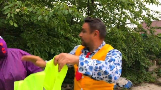 Purple Fat Man on Ferrari F12 in Ditch & M. Joe on Tow Truck w/ Lamborghini Huracan for Kids смотреть онлайн