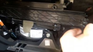 Замена салонного фильтра  за 1.42м на тойота ярис 2