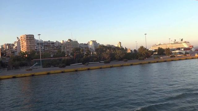 Потегляне от пристанище Пирея смотреть онлайн
