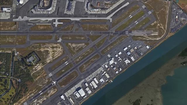 RUNWAY INCURSION. United Boeing 777 entered runway without clearance. REAL ATC смотреть онлайн