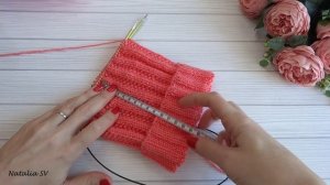 Шапочка для новорожденного спицами. Детская шапка. Фиксированный отворот. Завязки полым шнуром.