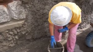 Как правильно набрасывать раствор на стенку.