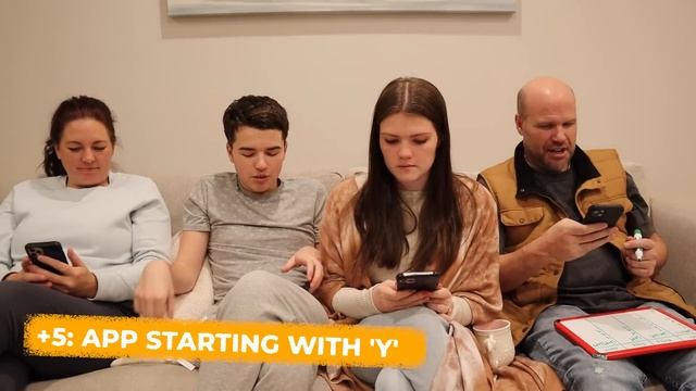 What's On Your Phone Game! смотреть онлайн