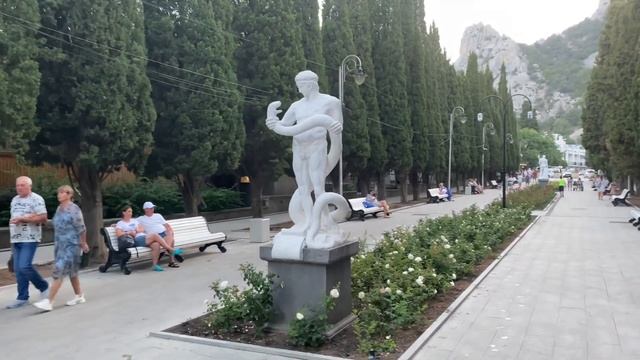 Аллея Апполонов. Она же Кипарисовая аллея. Симеиз. Крым. смотреть онлайн