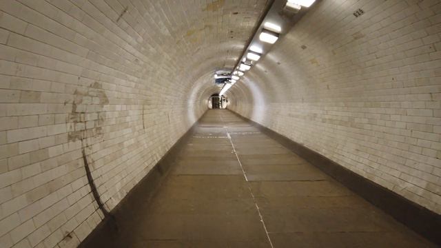 Royal Greenwich | Foot Tunnel IMMENSE Spring Walk🚶 4K смотреть онлайн