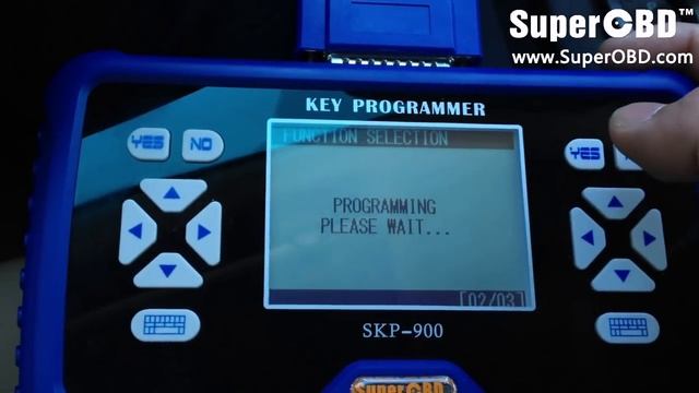 Program a Toyota smart key by using SKP-900 key programmer смотреть онлайн