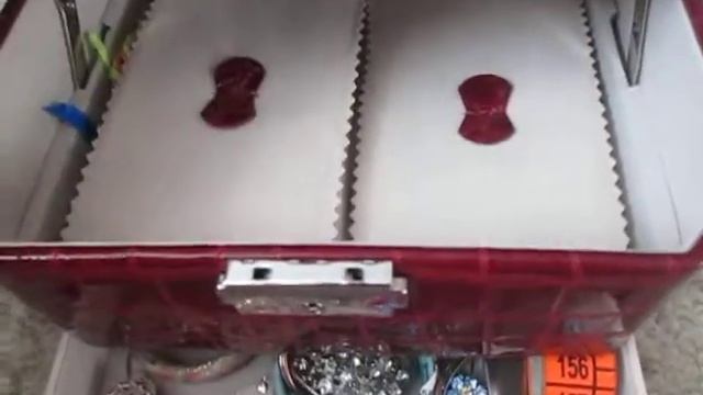 Чемоданчик с бижутерией смотреть онлайн