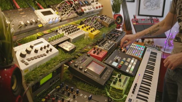 House Bound: a live jam with Squarp Pyramid and Friends смотреть онлайн