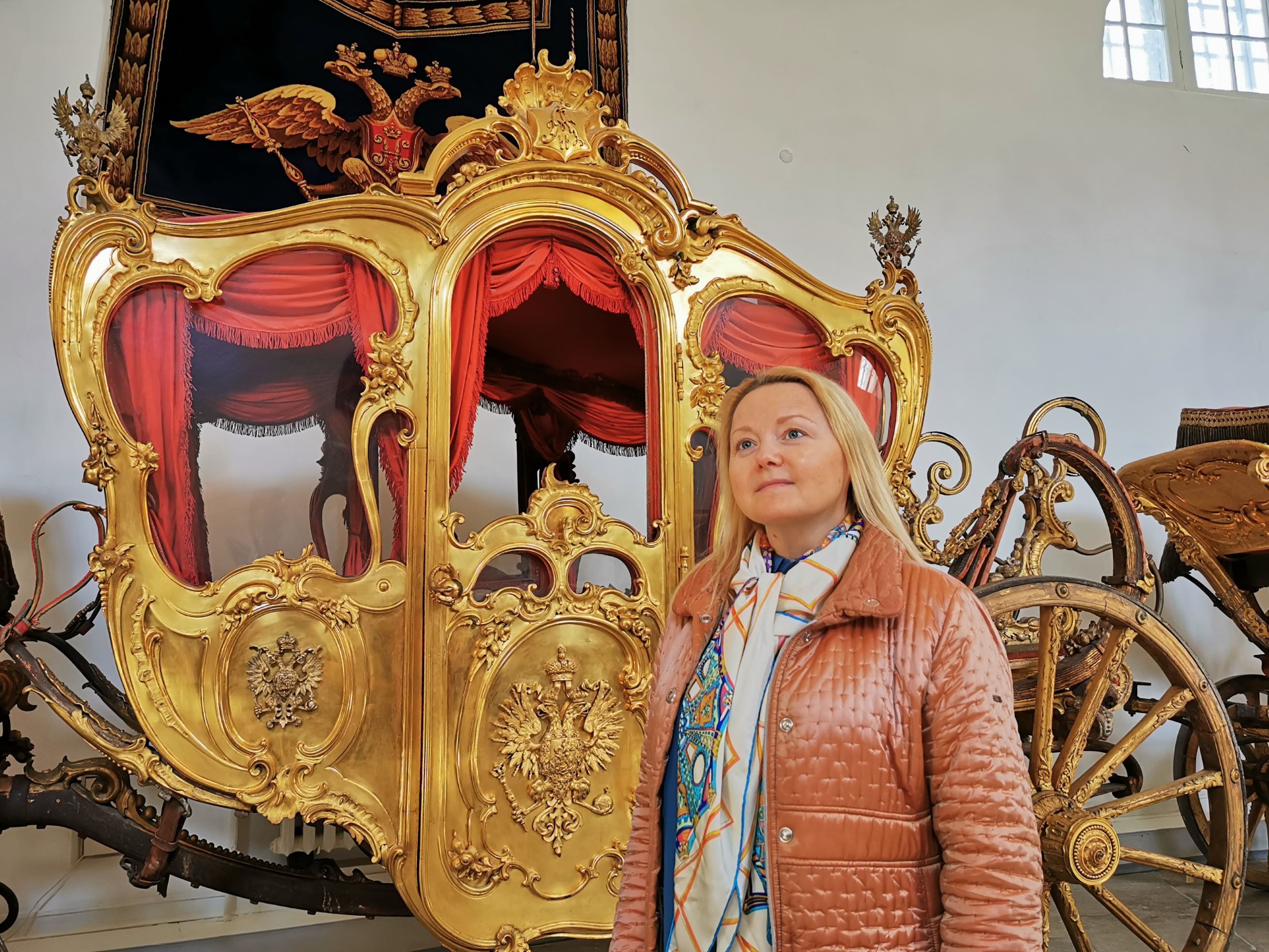 Кареты коронационных выходов, карета-дорожный сортир, золотой фаэтон, десятиместные царские сани смотреть онлайн