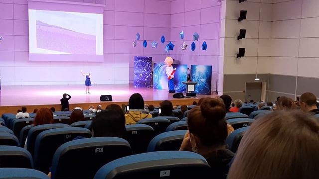 1 сентября линейка (девочка поет) смотреть онлайн