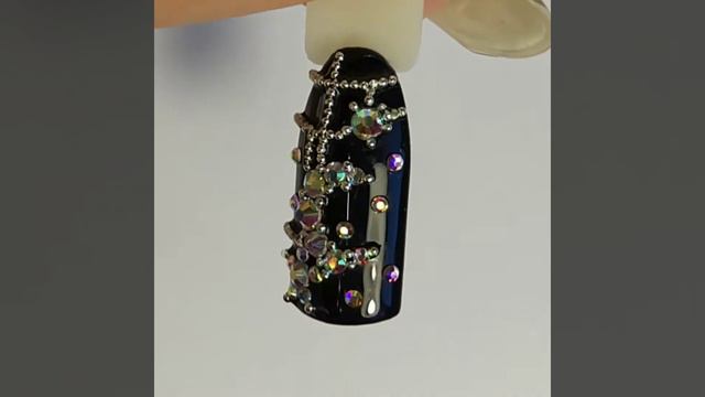Онлайн-курс Инкрустация ногтей - Стразы Камни Бульонки Броши смотреть онлайн