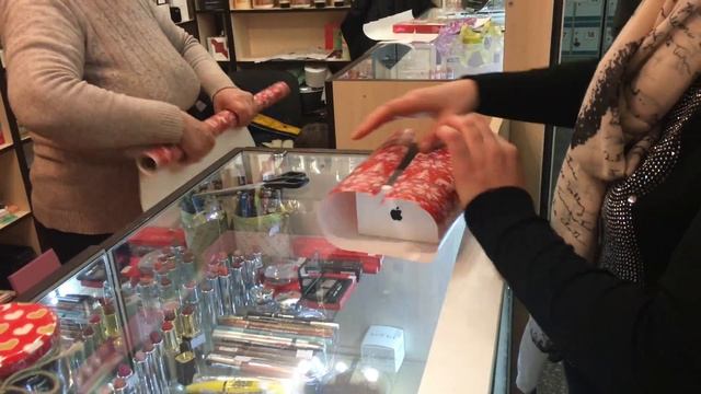 Подарил маме iPhone 7+ на Новый Год смотреть онлайн