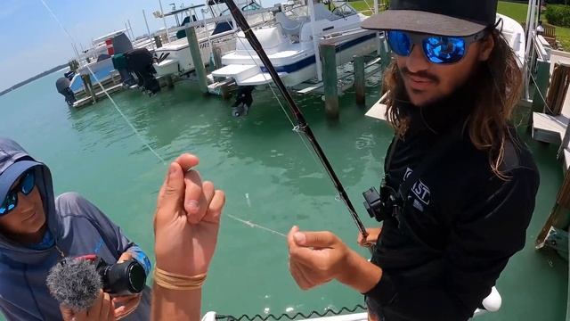 BATTLING the DOCK MONSTER!! (INSANE) смотреть онлайн