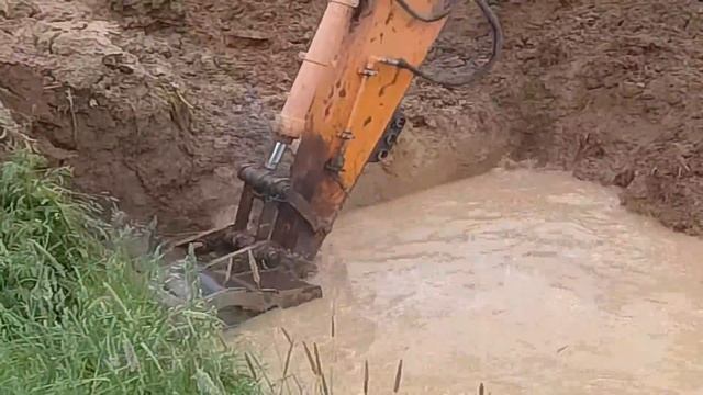 Копаем свой пруд на даче для рыбы и раков/Искусственный пруд на даче/пруд в деревне на своём участк
