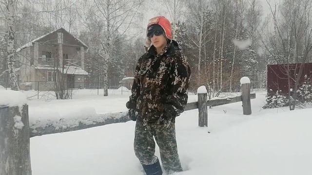 Перелазил через забор и сломал его. Паркур от Вовы. Сделал мегосальто и научился летать. смотреть онлайн