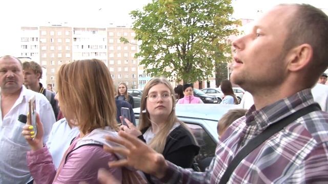 Мэр города вместе с прокурором района Олегом Авдеем отвечают на вопросы жителей смотреть онлайн