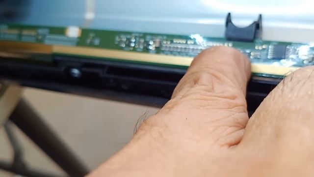 How to repair led tv with a vertical bar line appear? | Hisense 55K220 смотреть онлайн