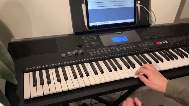 A peace of I Won't Give Up - on Yamaha PSR-EW410 смотреть онлайн