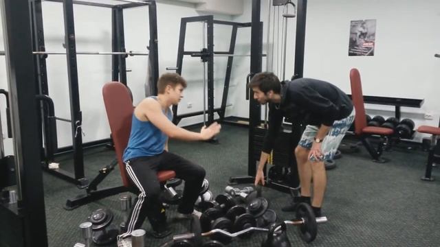 ТИПЫ ЛЮДЕЙ В ТРЕНАЖЕРНОМ ЗАЛЕ смотреть онлайн