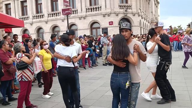 Y qué llega misteriosa la SeÑoRiTa CuMbiA! a bailar con @musicalmilagroofficial#chihuahua смотреть онлайн