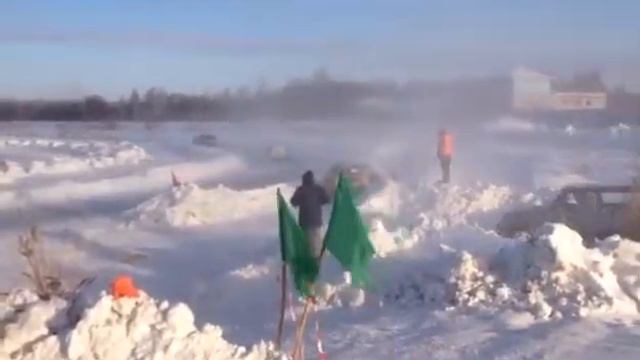 Горячий лёд 2017 Эндуранс. Старт, первый круг и пит-стоп Макса смотреть онлайн