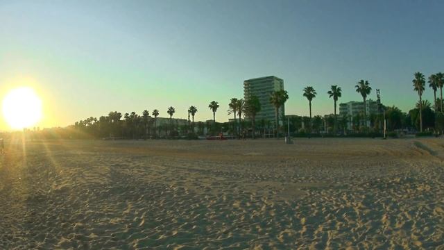 Испания Открывает Границы Для Туристов. Репортаж с Пляжа Салоу смотреть онлайн