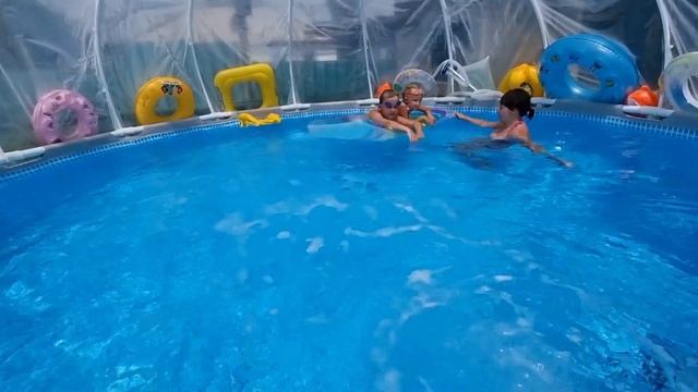 Лето. Купаемся в бассейне. Бассейн каркасный. смотреть онлайн