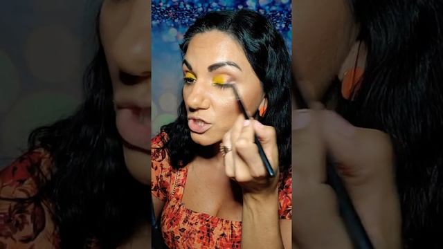 Макияж жёлтых оттенков!!!??? смотреть онлайн