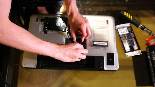 Ram Upgrade on a Dell XPS L702x Laptop - 8gb to 16gb DDR3 chip swap смотреть онлайн