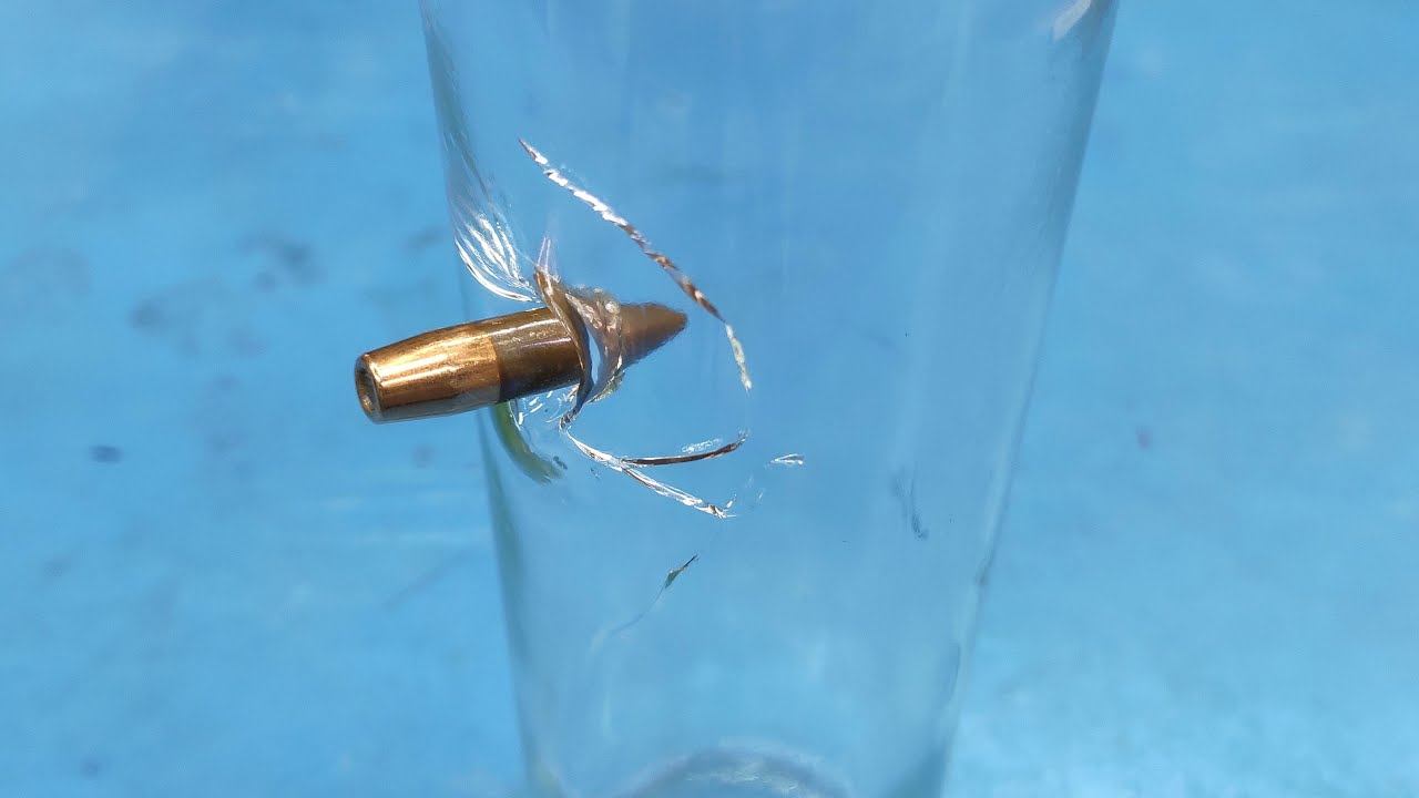 Удивительное зрелище - пуля, попавшая в бутылку Вашими собственными руками смотреть онлайн