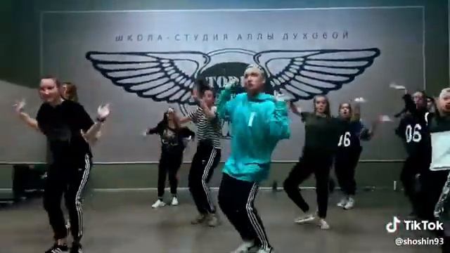 Танец под песню Кубик льда/Маленький единорог ? смотреть онлайн