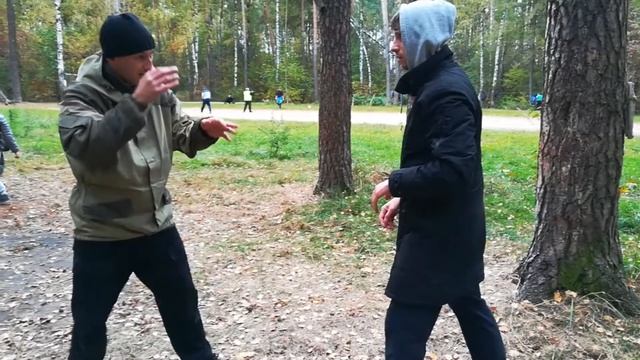 Контратака на прямой удар, связкой хлёстовых ударов.