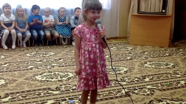 Арина Полоневич Утренник посвященный 8 марта смотреть онлайн