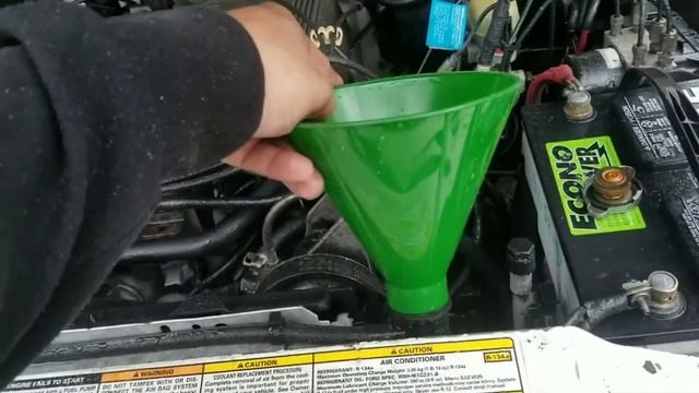 Upper Radiator Hose Replacement / 2001 Ford Explorer V8 / Coolant Hose смотреть онлайн