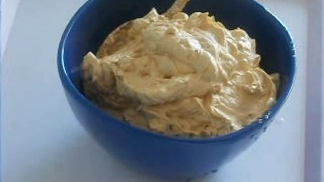 Бисквитный рулет с кремом и черносливом. Рецепт смотреть онлайн