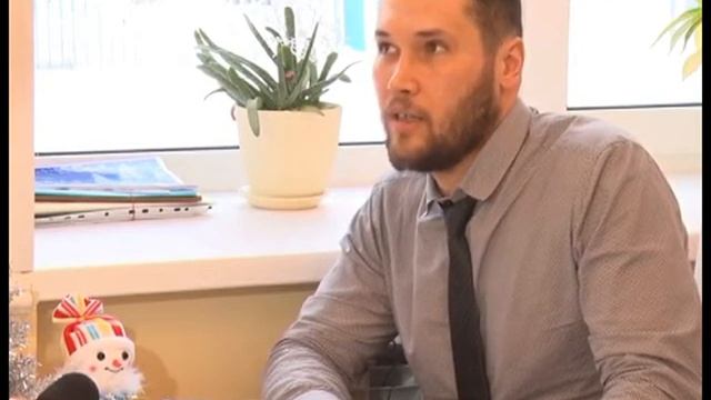 На кольце у Центробанка в Ульяновске появилась 9-метровая световая ель смотреть онлайн