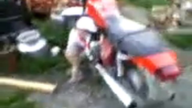 Илюша заводит мотоцикл 2011 смотреть онлайн