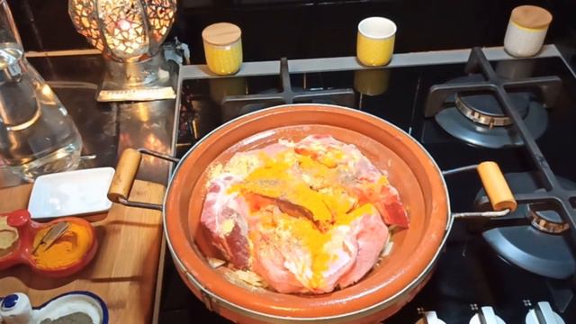طجين اللحم بالبصلة والزبيب - Recette de tajine de viande aux oignons et raisins secs, délicieux!!! смотреть онлайн