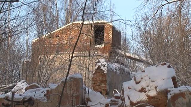 Уже несколько дней ведутся работы по сносу развалин больничного городка смотреть онлайн