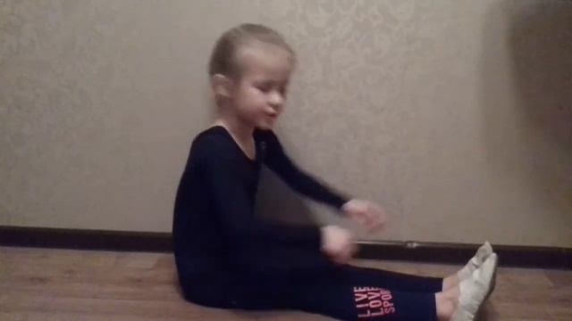 ГИМНАСТИКА:КАК СЕСТЬ НА ШПАГАТ ЗА 1 ДЕНЬ!! смотреть онлайн