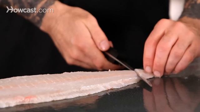 How to Take the Skin off Flounder | Fish Filleting смотреть онлайн