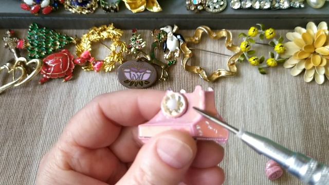 52. Распаковка лота с винтажными брошами смотреть онлайн