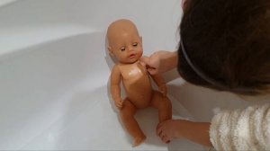 Купаем малыша в ванной
