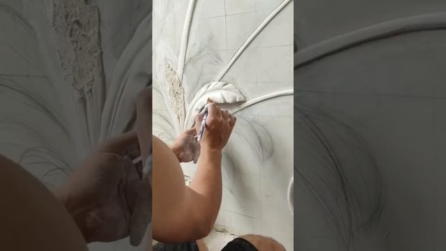 Позитивный художник. Оформление лестничного марша. Барельеф. смотреть онлайн