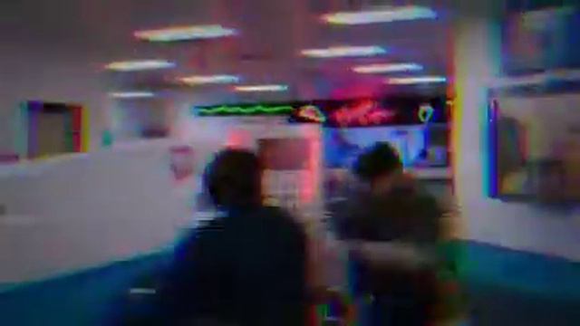 Джонни Лоуренс натравил хоккеистов на Дениала Ларрусо смотреть онлайн