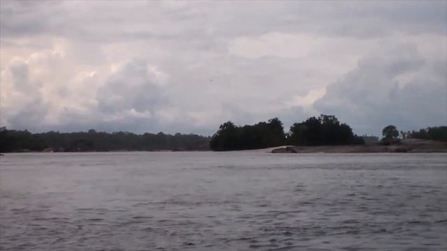 Foz do rio Uaupés (Vaupés na Colômbia) no rio Negro. Município de São Gabriel da Cachoeira, Amazona смотреть онлайн