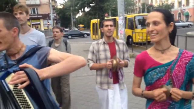 Харе Кришна Черкассы Харинама 17.06.2017 /1 смотреть онлайн