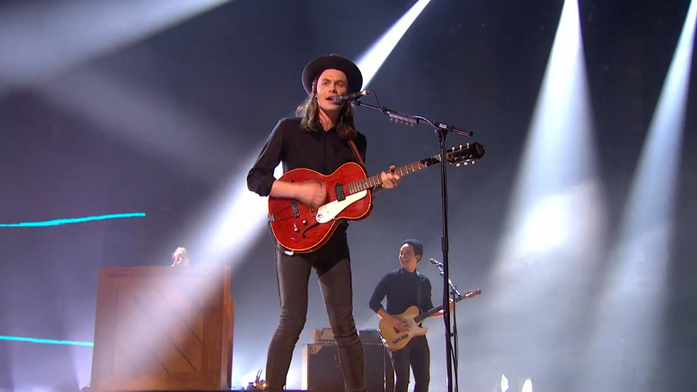 James Bay - Hold Back The River (25.02.2016) - Live At The BRIT Awards 2016